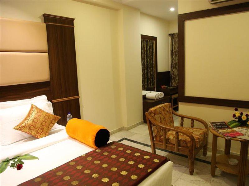 Hotel Poppys S.E.T Residency Kumbakonam Exterior foto
