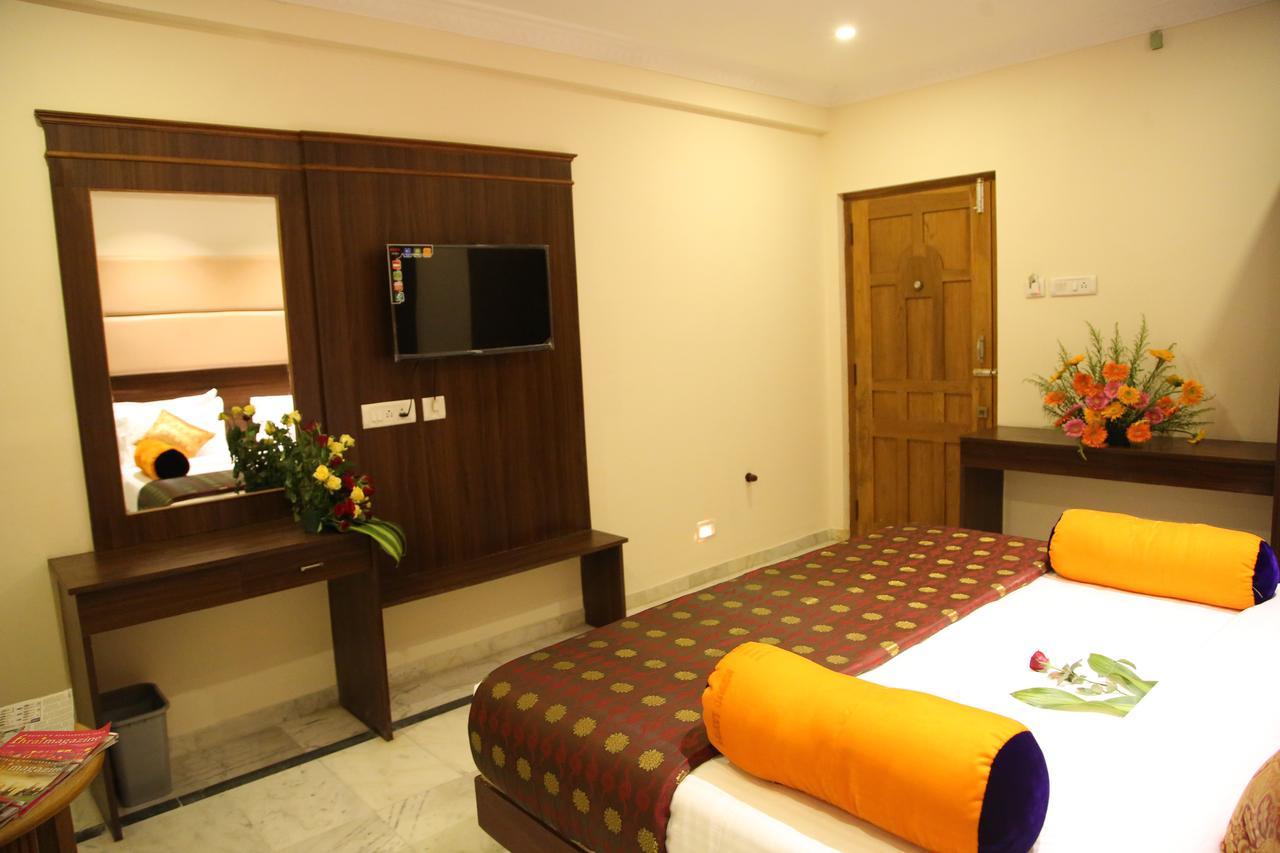 Hotel Poppys S.E.T Residency Kumbakonam Exterior foto